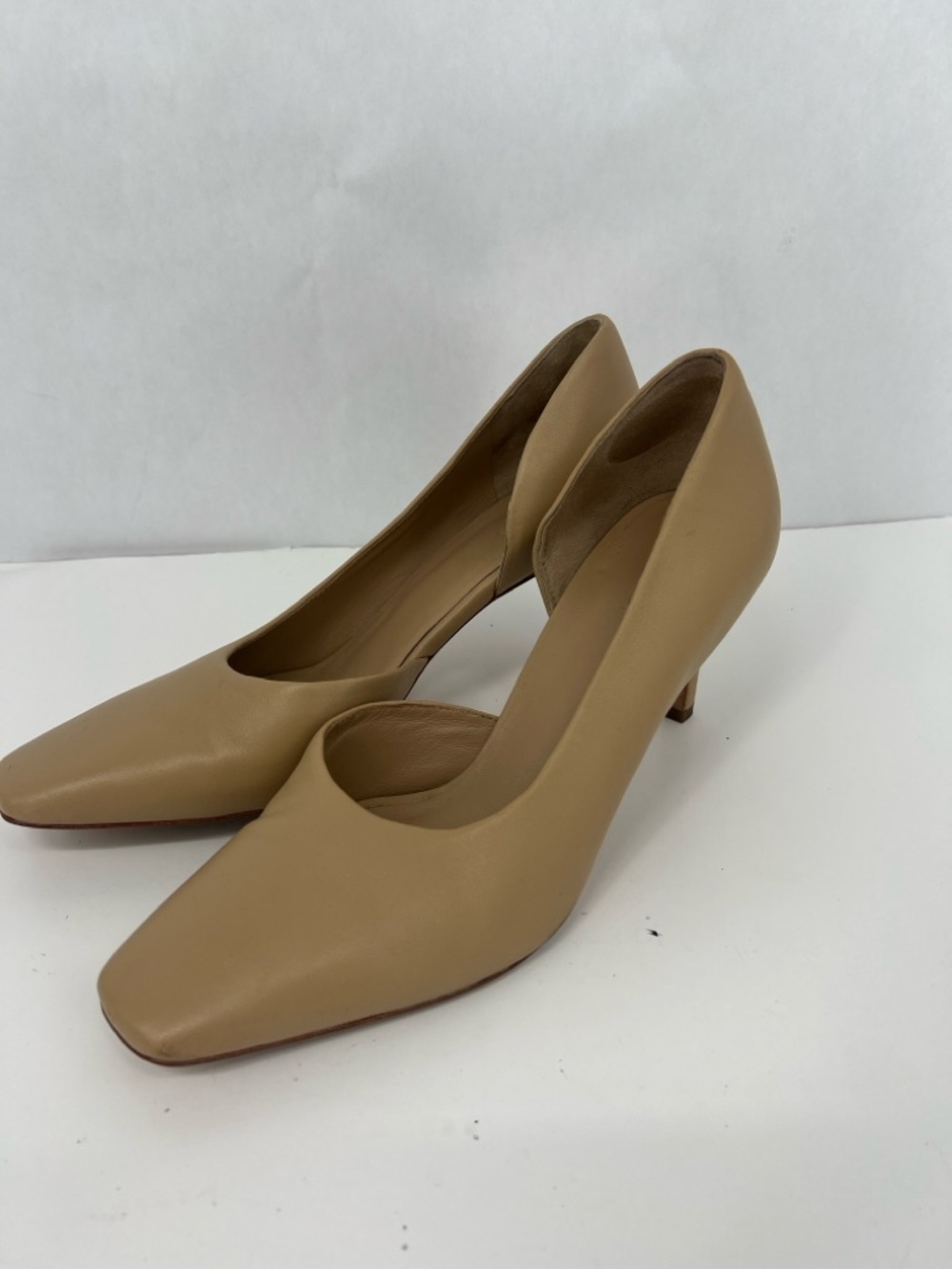 Vince rounded square toe Tan Leather Mid-Heel orsay Pumps - Women